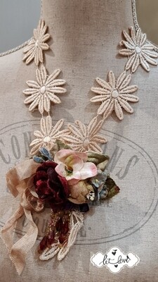Daisy Lace &amp; Rose Neckpiece/Brooch