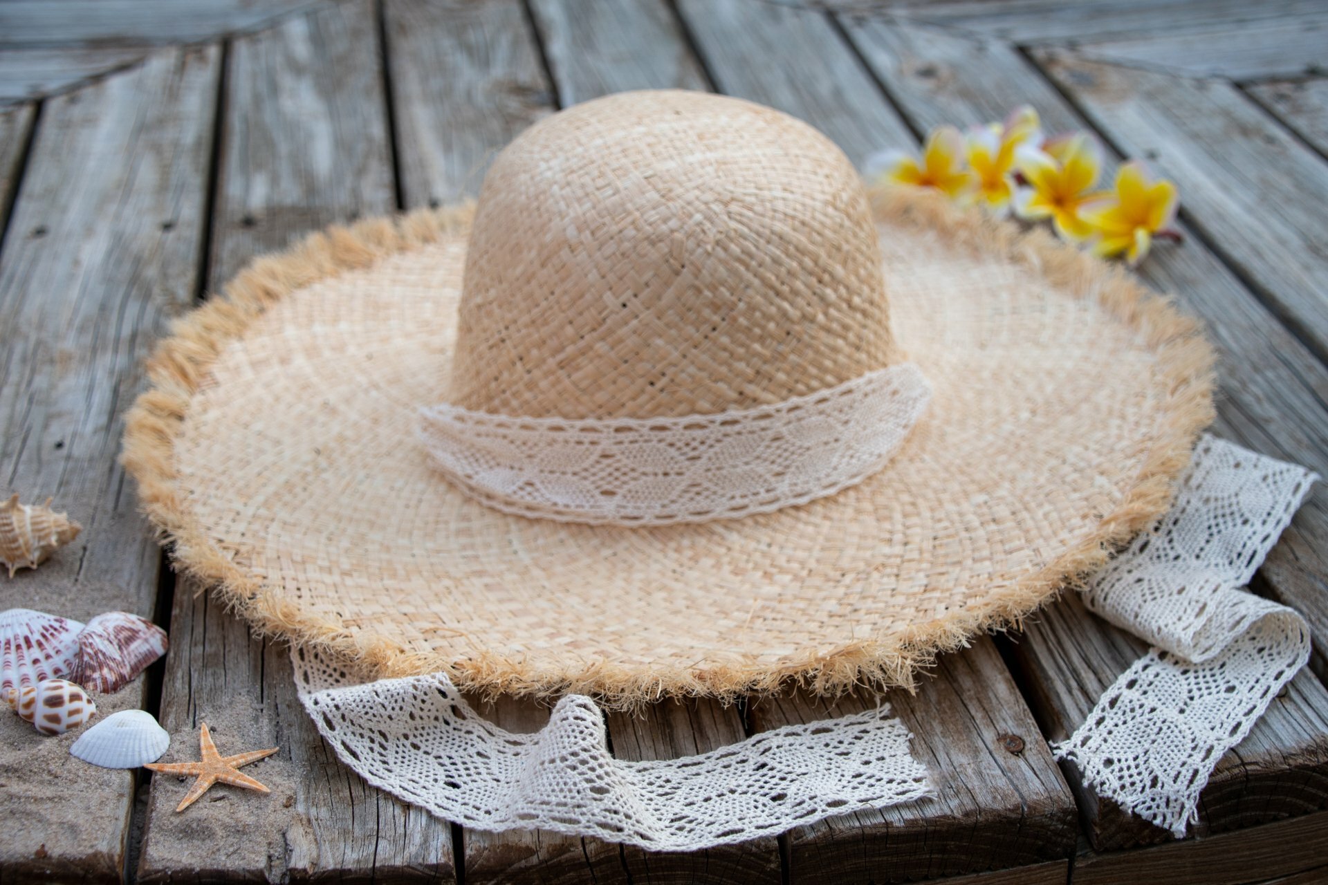 Raffia beach hat with a beautiful lace head band.
Free postage within Australia