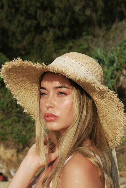 Raffia beach hat with a beautiful lace head band.
Free postage within Australia