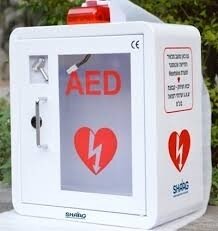 ארון לדפיברילטור + אזעקה ומנורה מהבהבת