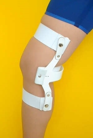 מגן ברך למניעת יישור יתר Genu Recurvatum – Swedish Knee Cage