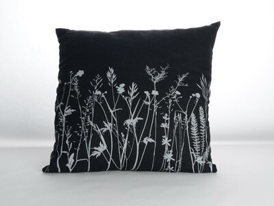 Kissen Wiese schwarz mit grauem Druck