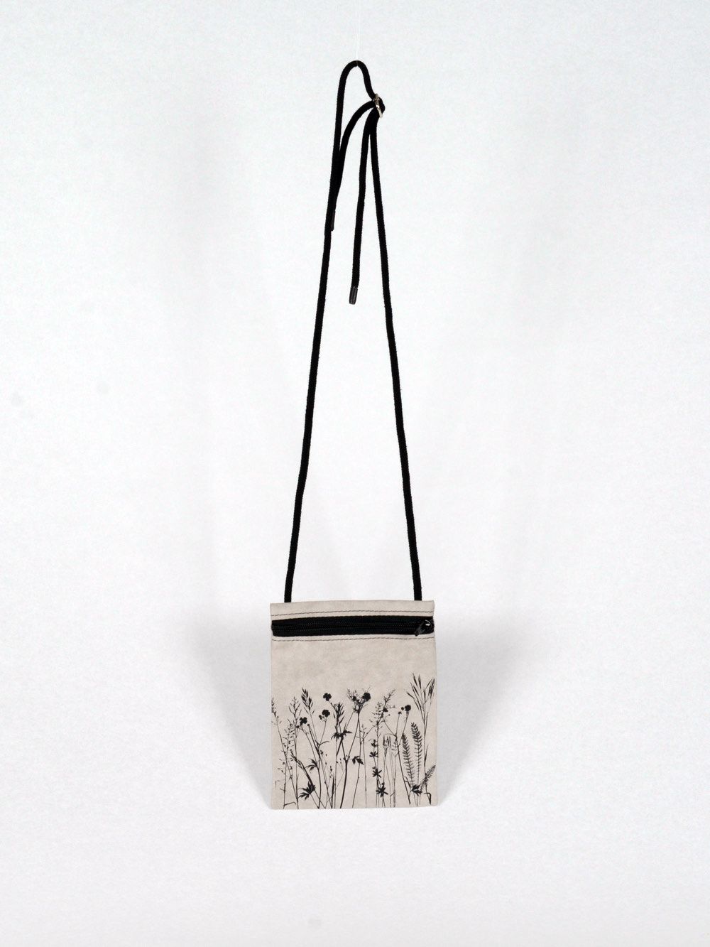 Handytasche Wiese grau mit schwarzem Druck