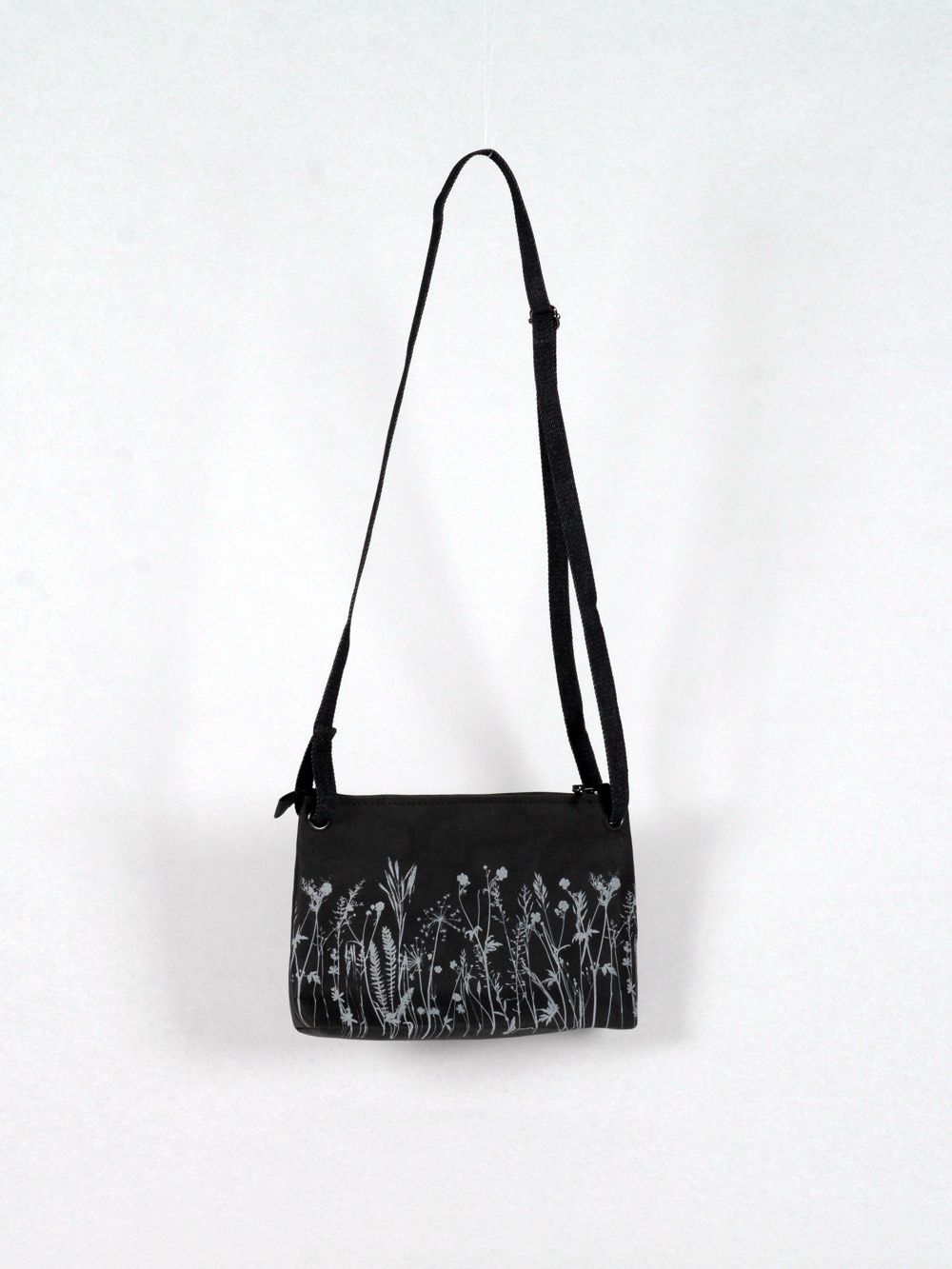 Handtasche Wiese schwarz mit grauem Druck