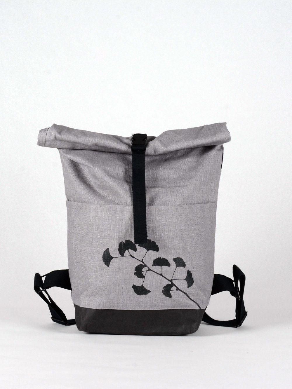Rucksack Ginkgo grau mit schwarzem Druck