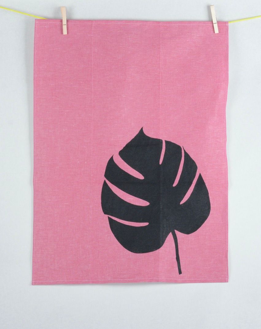 Geschirrtuch Monstera pink mit schwarzem Druck