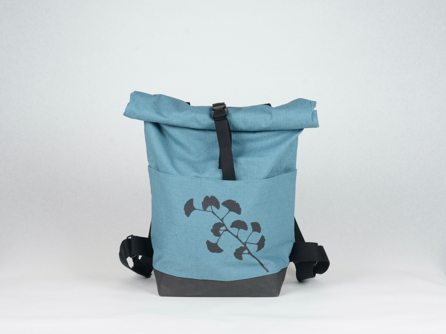 Rucksack Ginkgo petrol mit schwarzem Druck