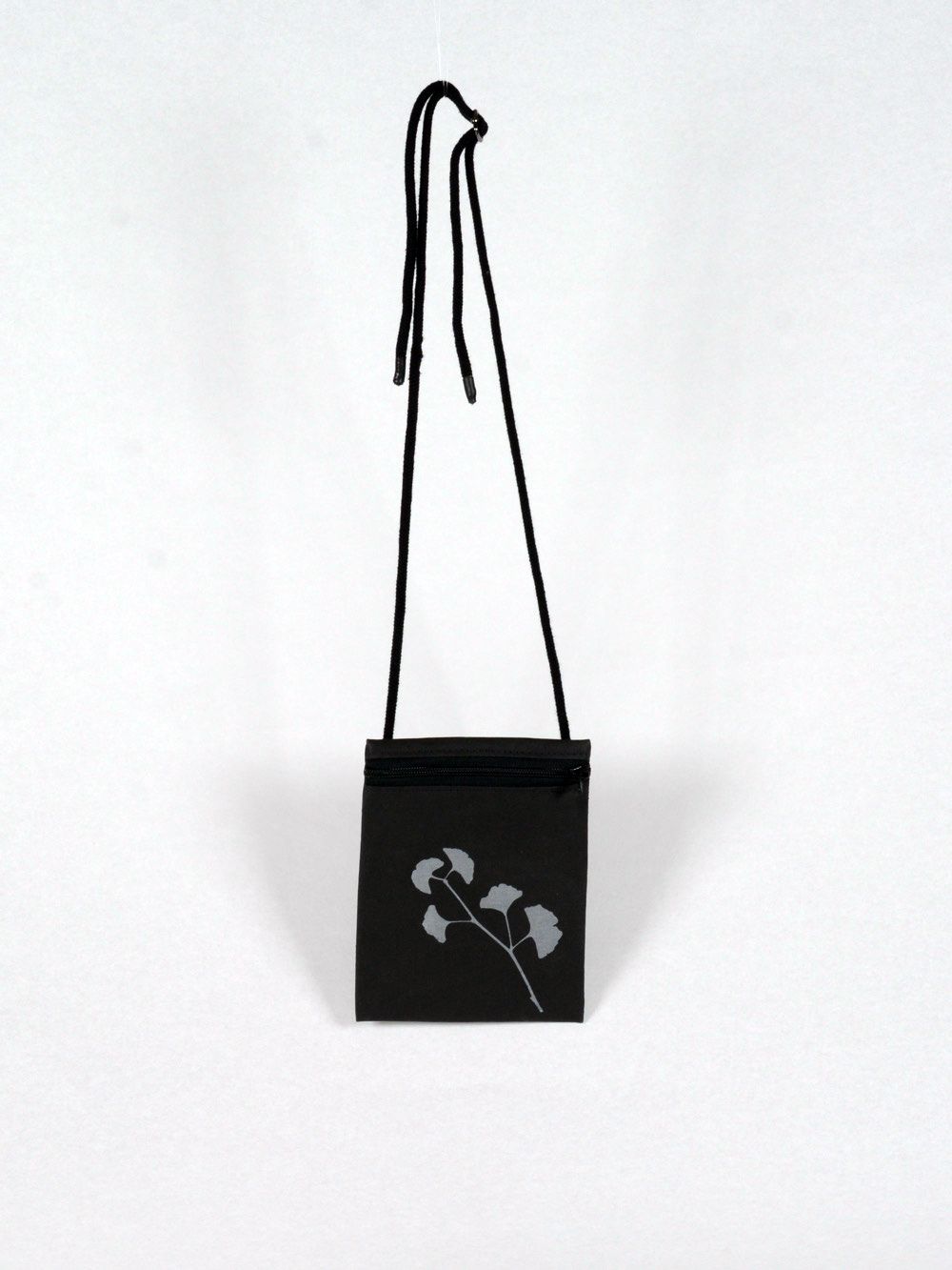 Handytasche Ginkgo schwarz mit grauem Druck
