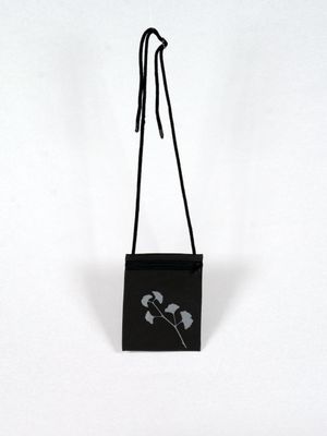 Handytasche Ginkgo schwarz mit grauem Druck