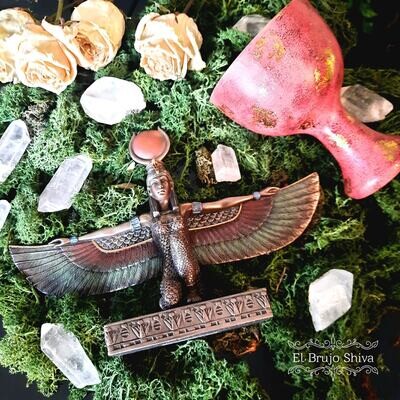 Diosa Isis y Cáliz Diosa Isis y Cáliz