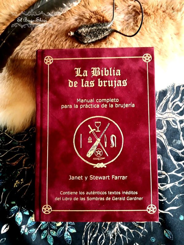 La biblia de las brujas (terciopelo)