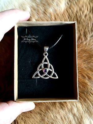 Triqueta amatista Triqueta amatista