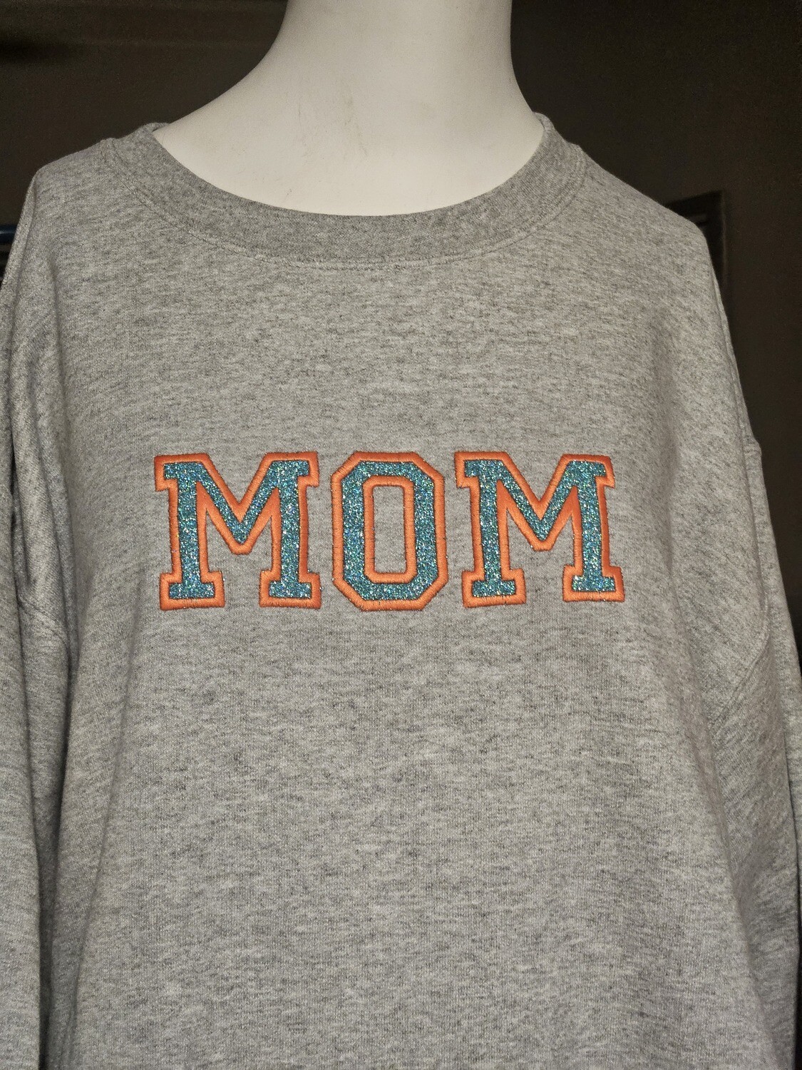 Gildan® - Heavy Blend™ Crewneck Sweatshirt(CAN BE CUSTOMIZED)