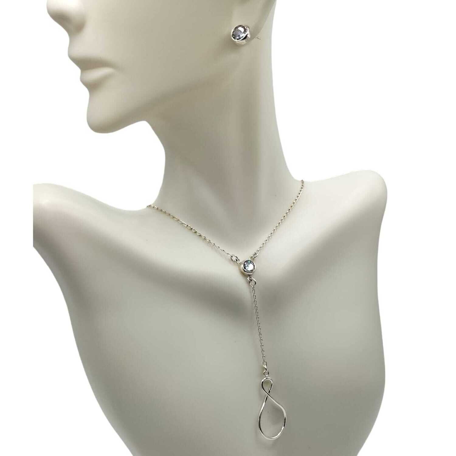 Juego de collar y aretes con circonia. 18&quot; de largo. PLATA .925