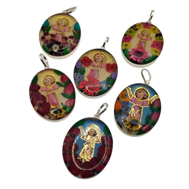 Medallon Divino  Niño con Naturaleza Muerta. 4cm. VARIOS MODELOS PLATA .925