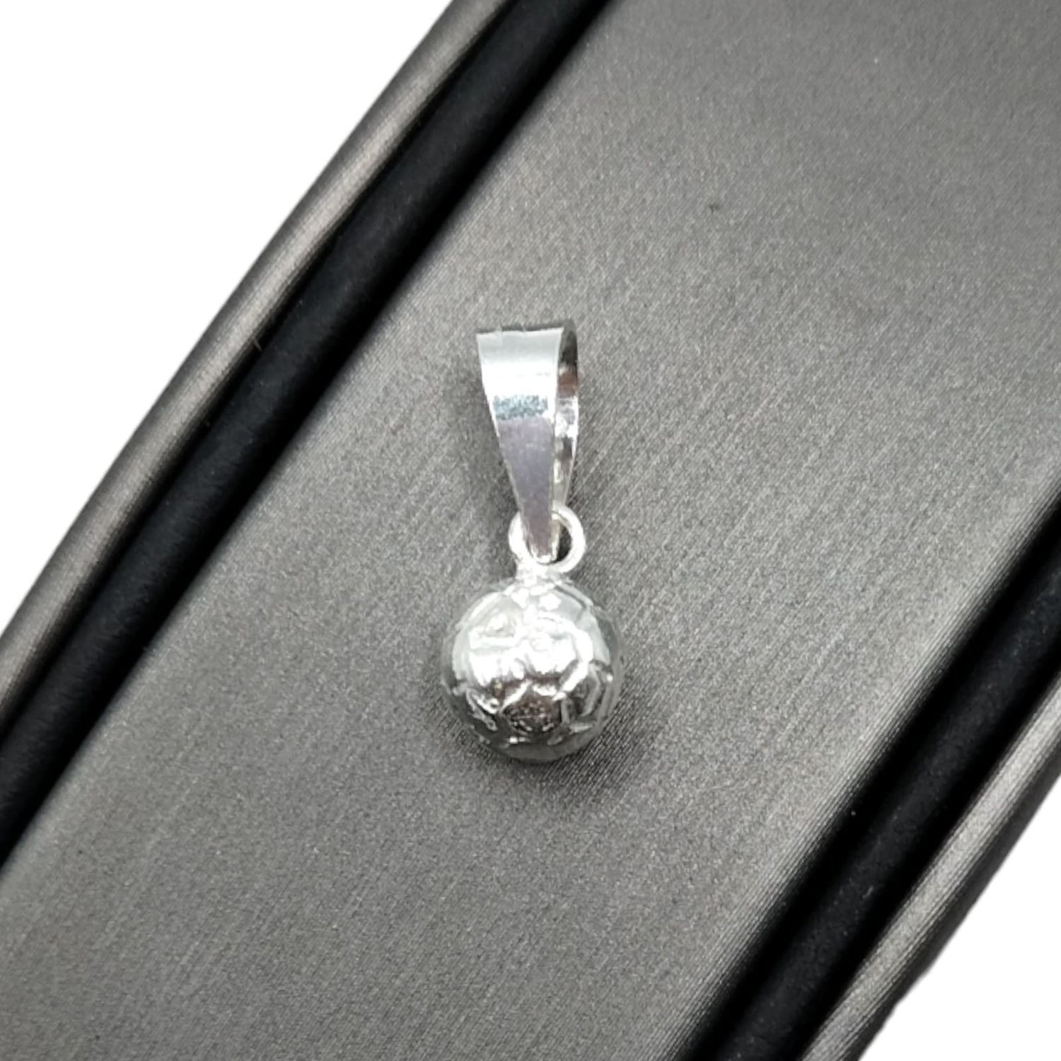 Dije solido Balon de soccer 3D. 7mm. de diametro. PLATA .925