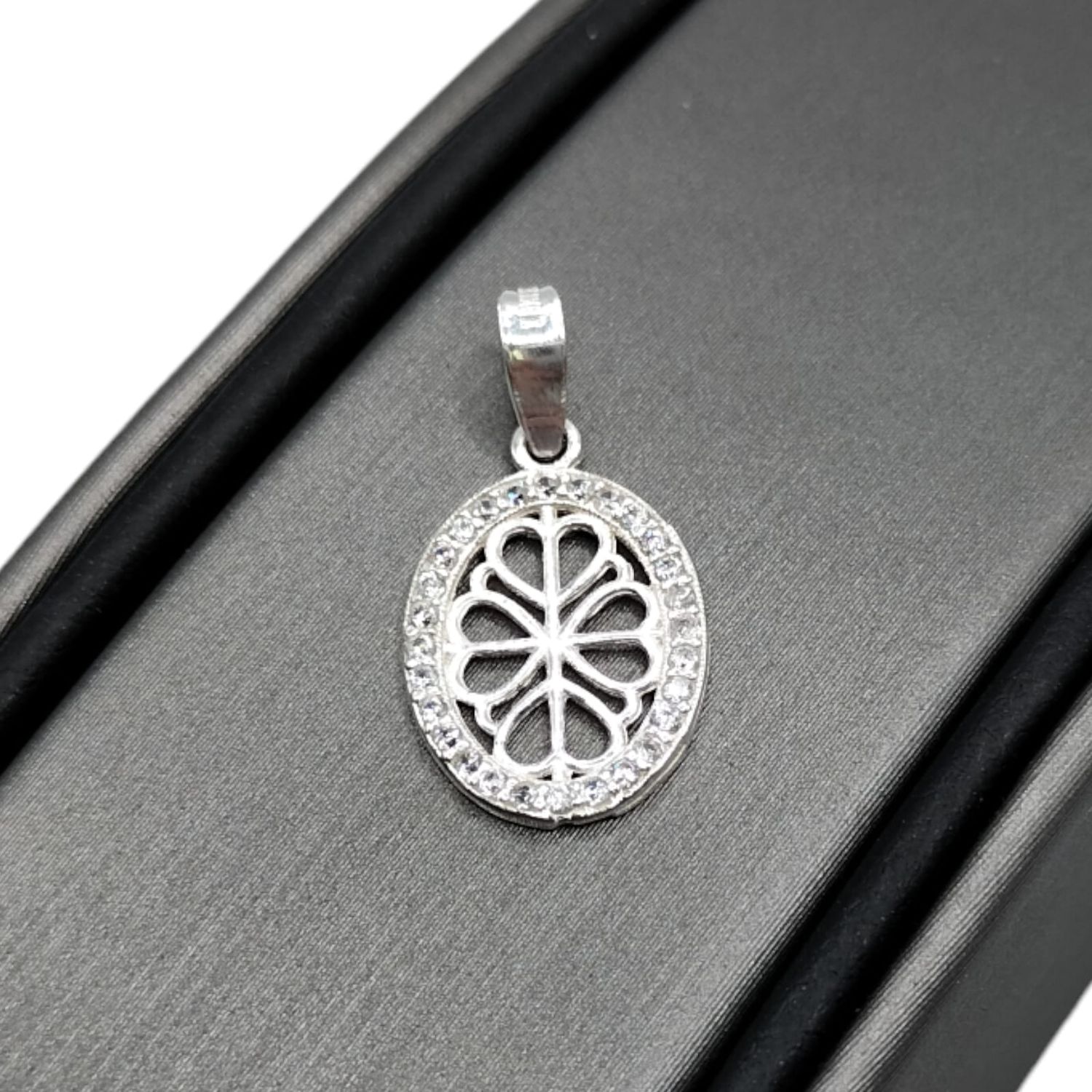 Dije multicorazones con micropave. 2 cm. de largo PLATA .925