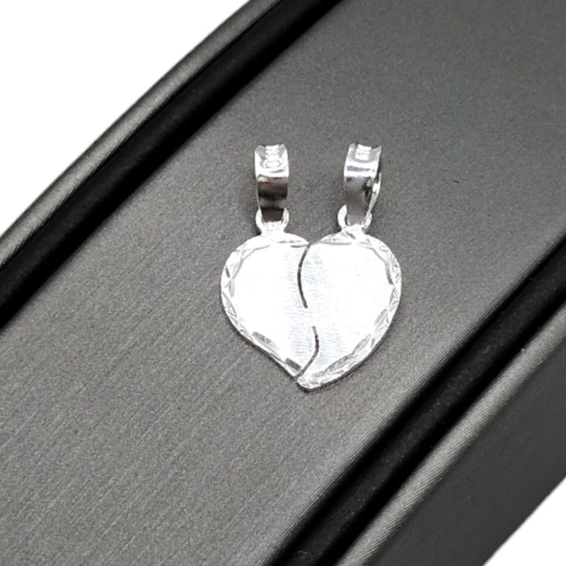 Dije Corazon partido de 1.5cm. de largo. PLATA .925