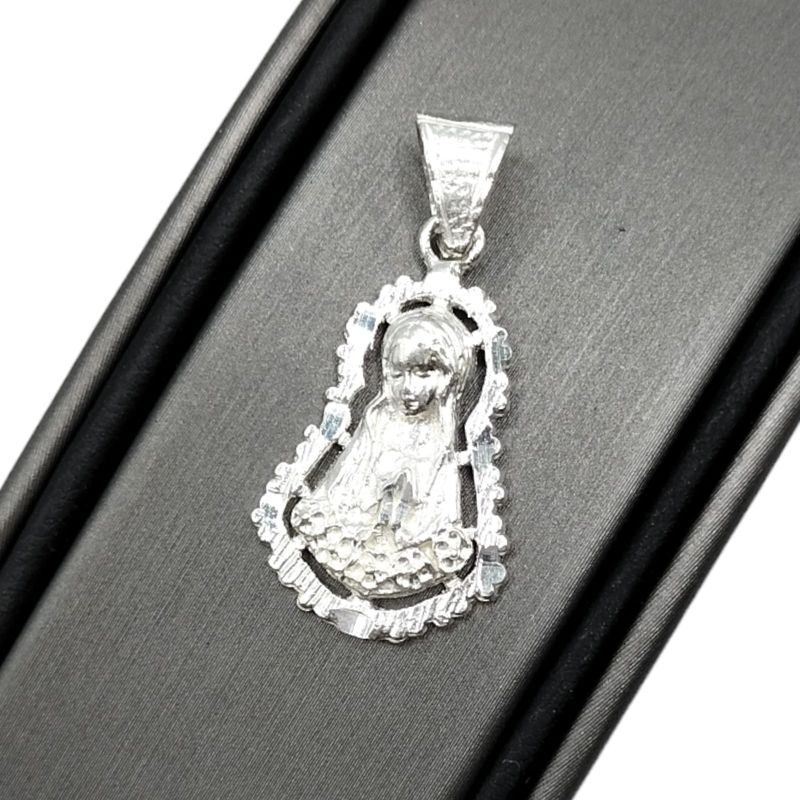 Medalla Virgen Maria diamantada. 2.8 cm. de largo. PLATA .925