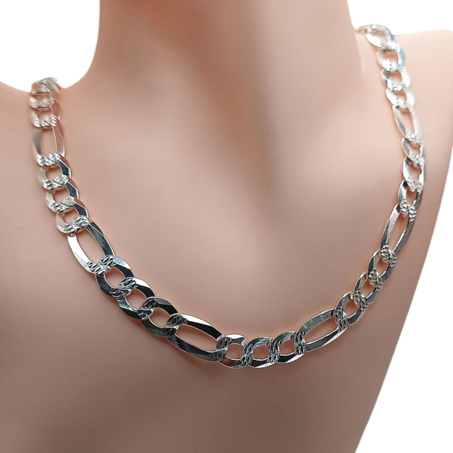 Cadena diamantada Fígaro largo 26&quot;, ancho 10mm. PLATA .925