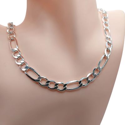 Cadena Fígaro 3x1 de 8.5mm Ancho y 28&quot; Largo en Plata .925