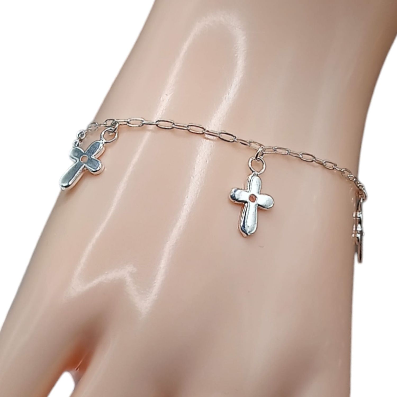 Pulsera con dijes de Cruz Fancy. 7&quot; de largo.  PLATA .925