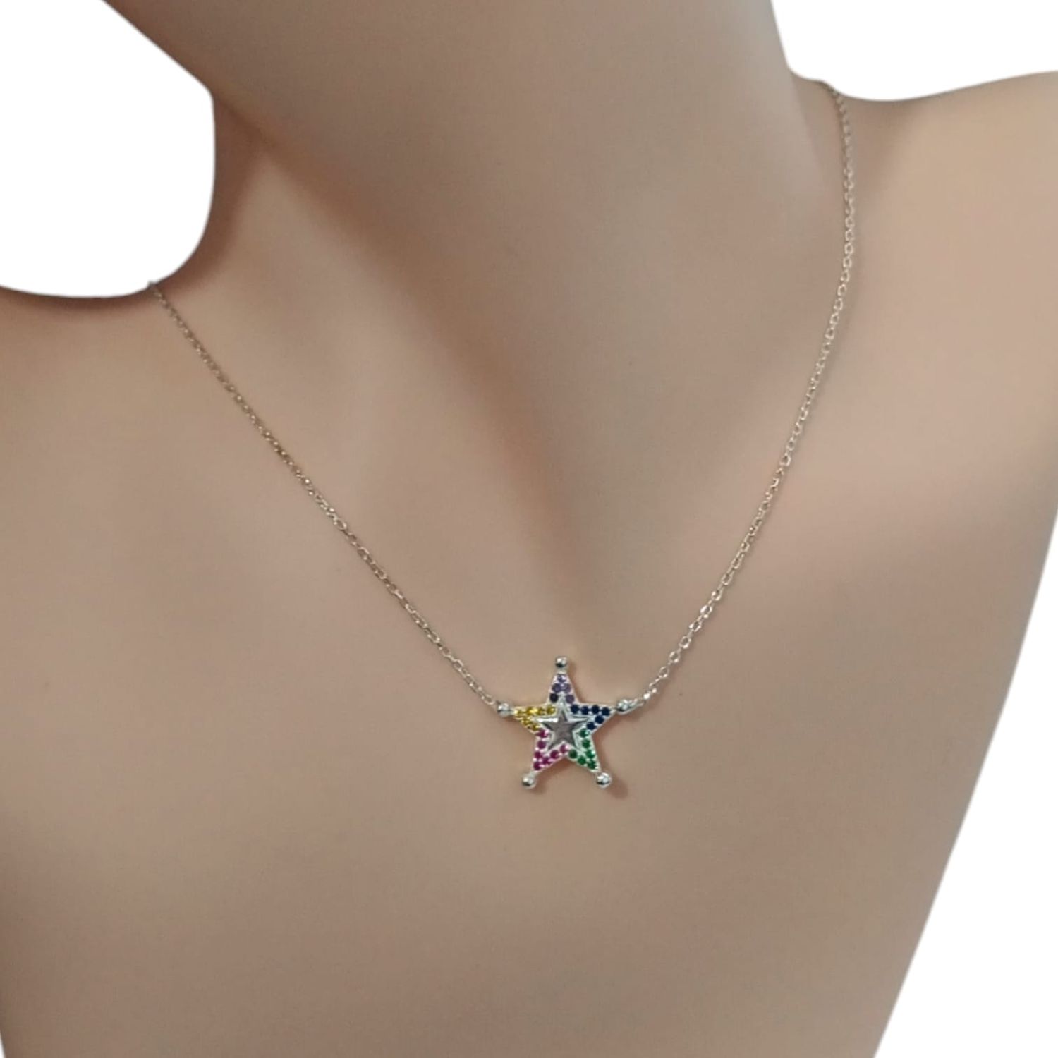 Collar Estrella con cz. multicolor. 18&quot; de largo PLATA .925
