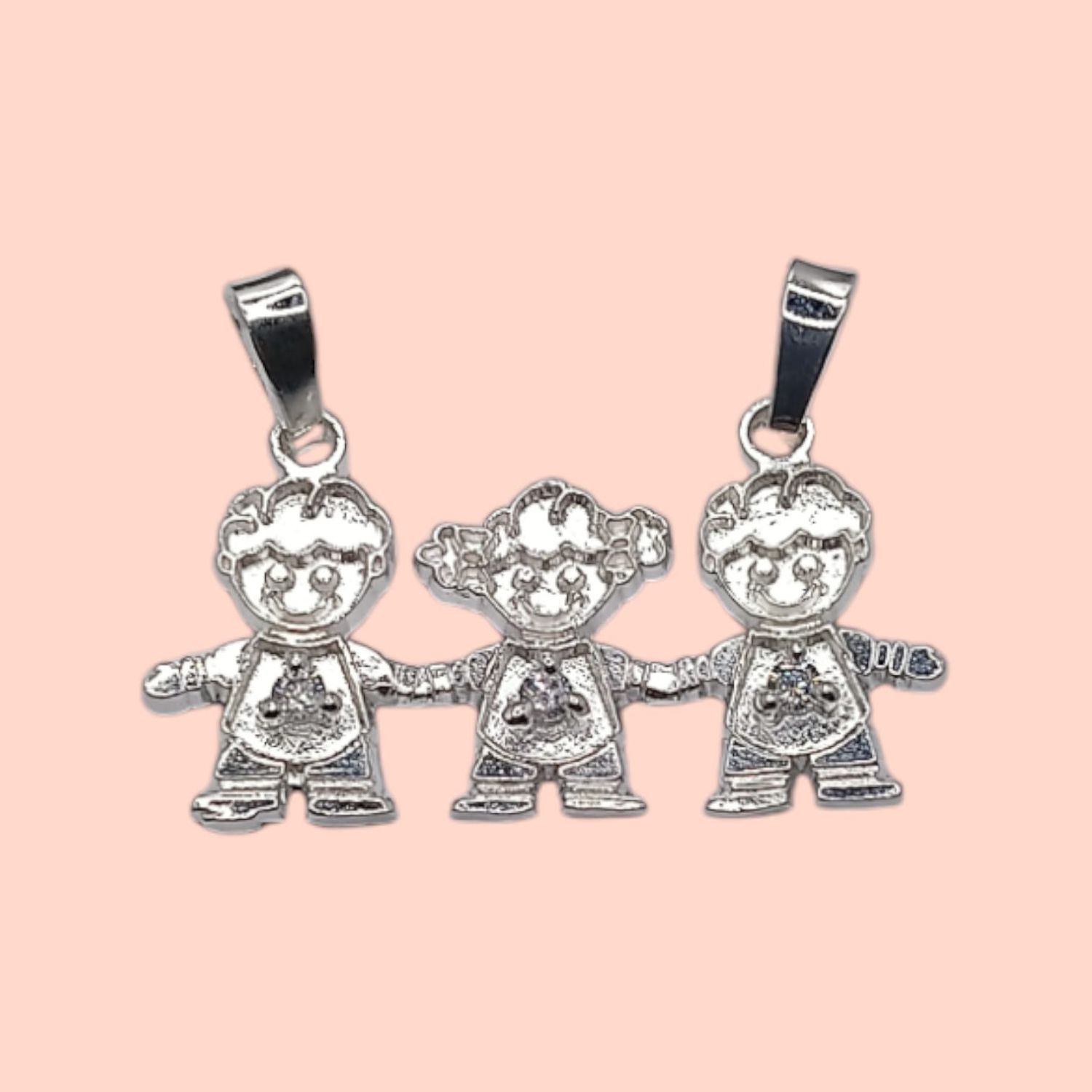 DIJE 2 NIÑOS Y 1 NIÑA 3 CM ANCHO PLATA .925