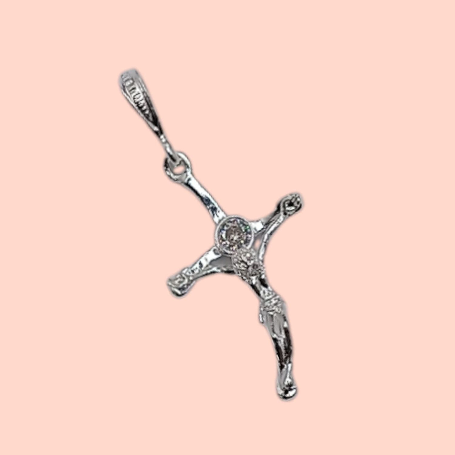 Crucifijo. 3.5 cm. de largo. PLATA .925