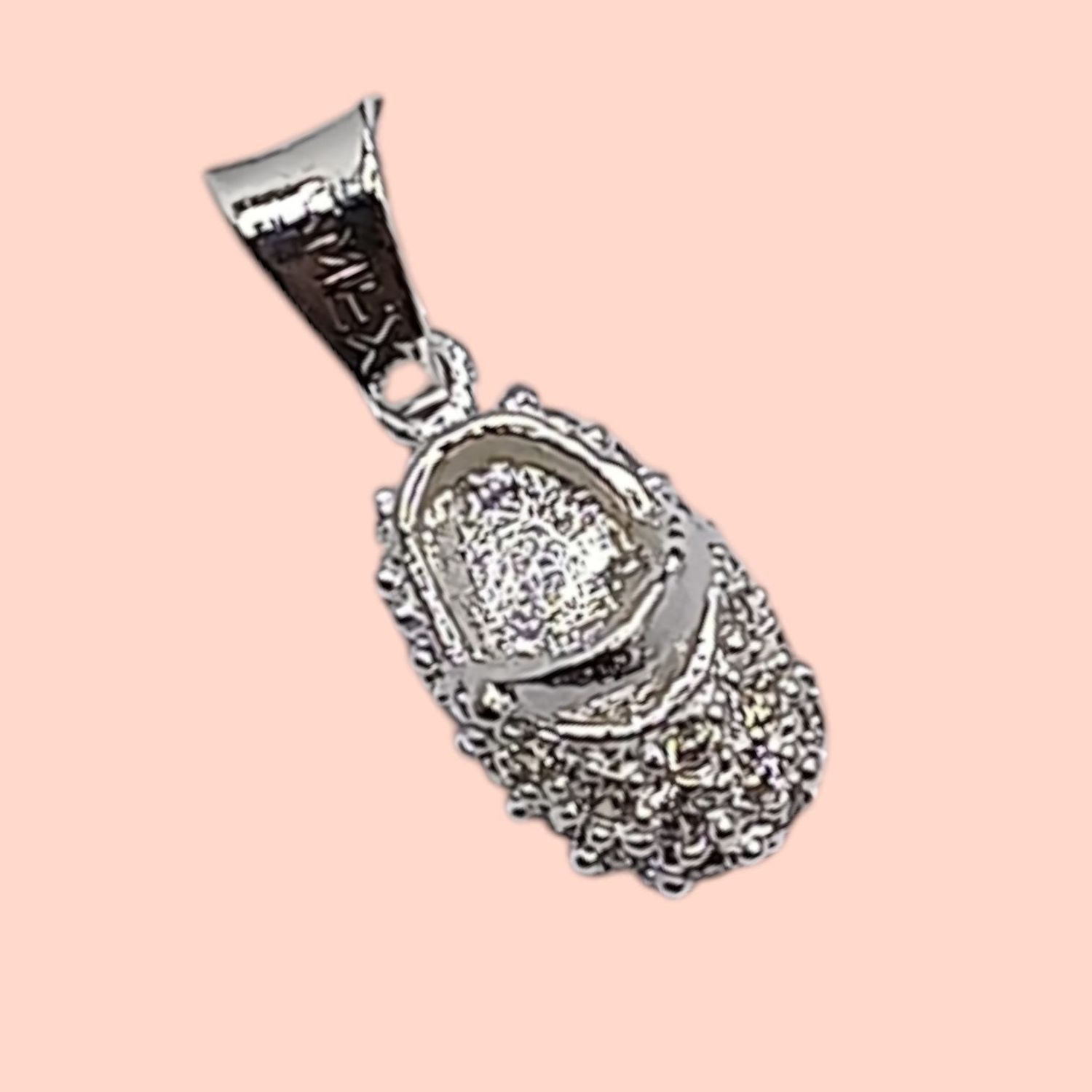 Dije Zapatito de Bebe con micropave. 1.5 cm de largo. PLATA .925