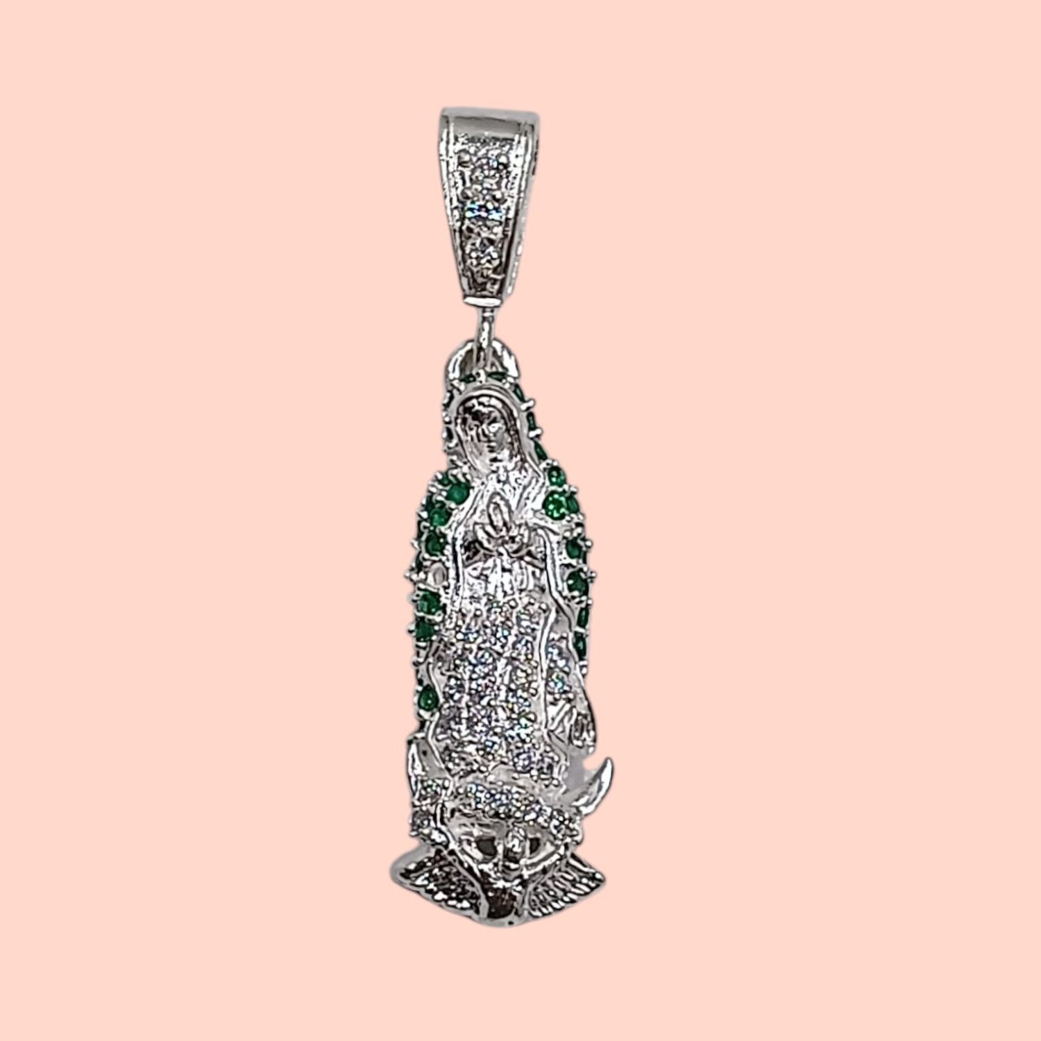 DIJE V DE GPE CON CZ VERDE Y BCA, LARGO TOTAL 5 CM PLATA .925