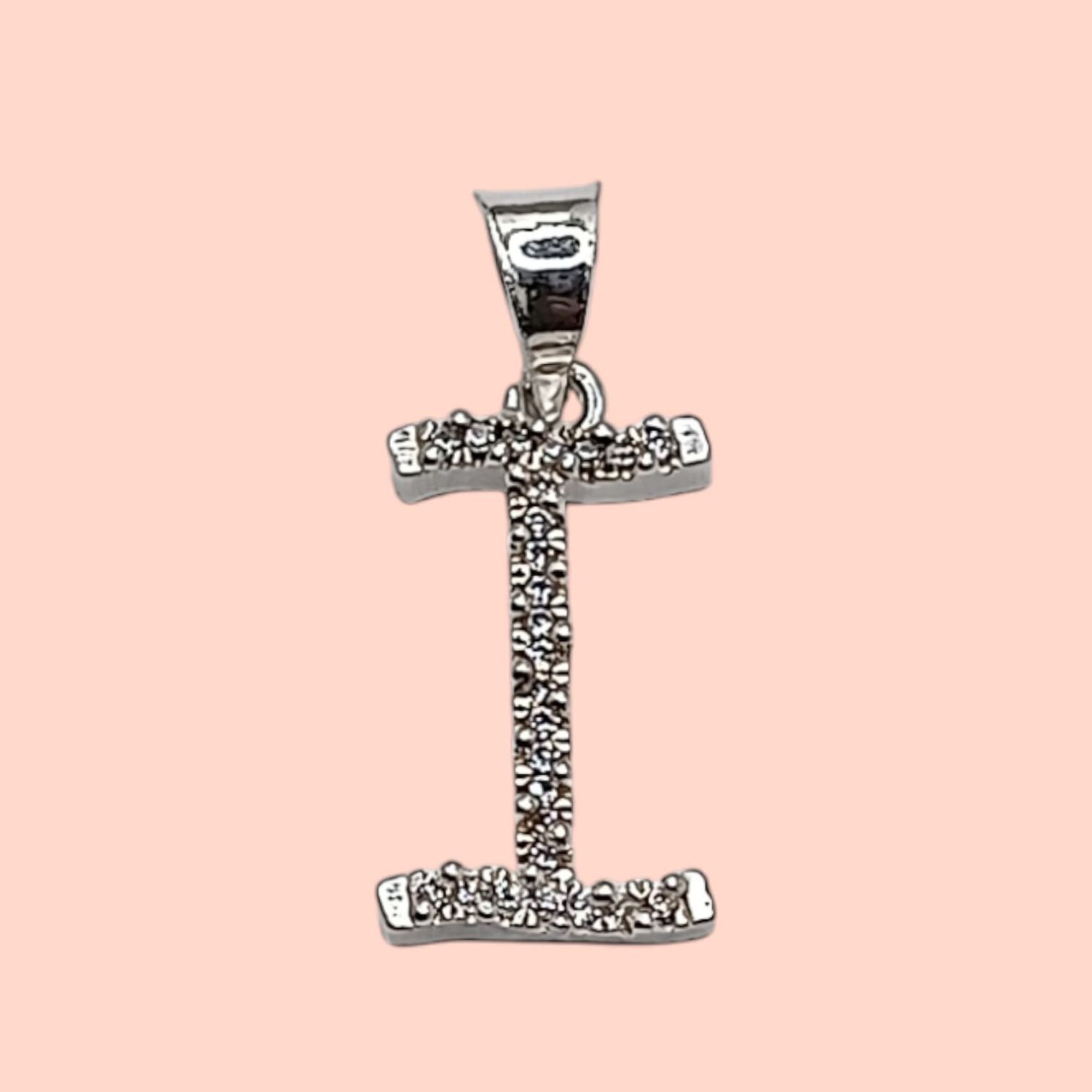 Dije letra I con circonias. 2 cm. de largo. PLATA .925