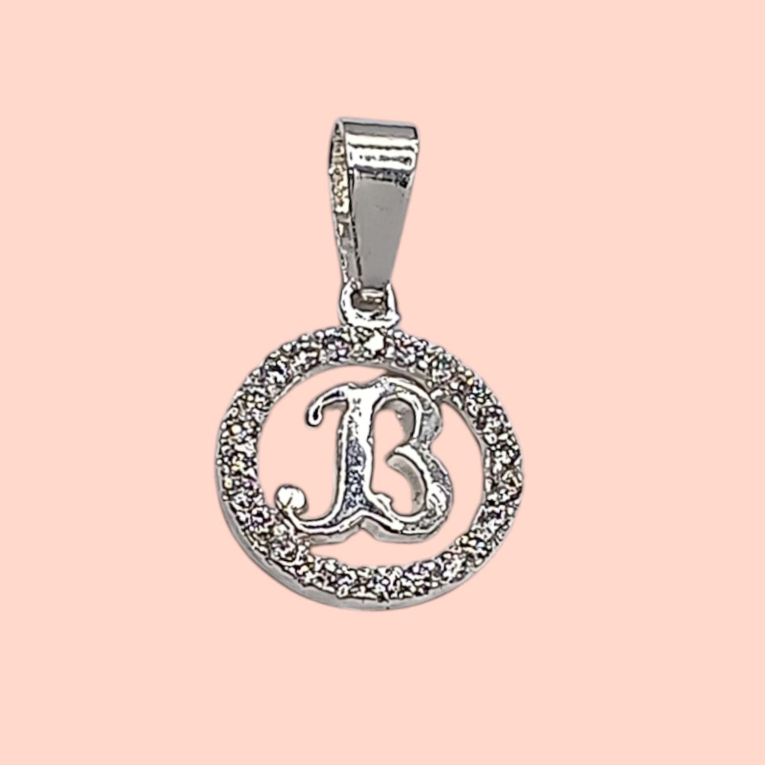 Dije letra B con circonias. 1.5 cm. de diametro. PLATA .925