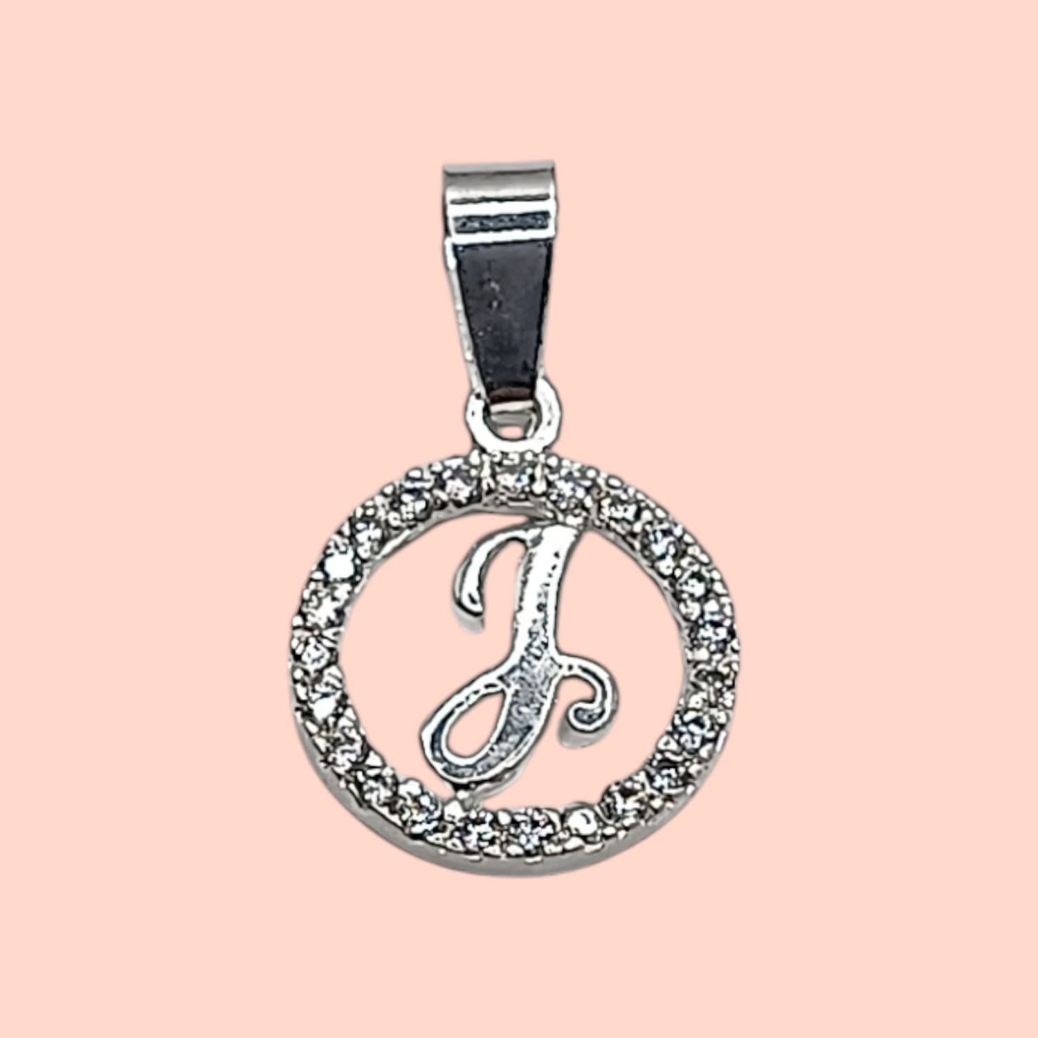 Dije letra J con circonias. 1.5 cm. de diametro. PLATA .925