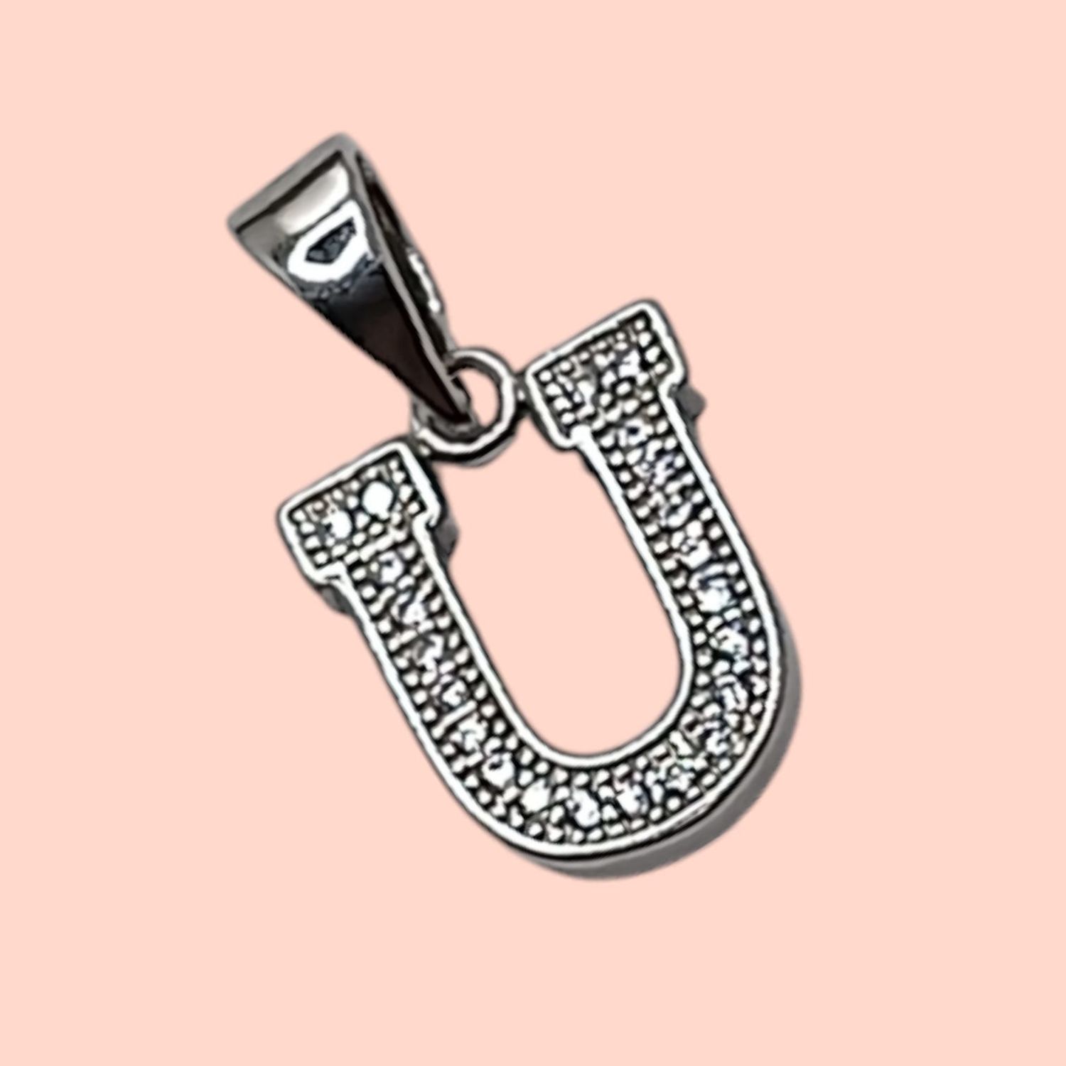 Dije rodisado Letra con micropave. 1.5cm. de largo. PLATA .925