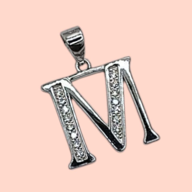 DIJE LETRA M CON MINI CZ 2 CM LARGO TOTAL PLATA .925