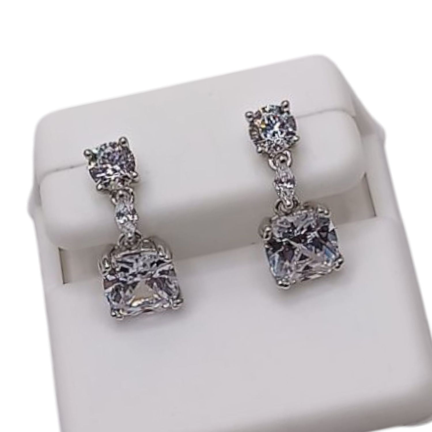 ARETE COLGANTE CON CZ A CUADRO, 1.8 CM, PLATA .925
