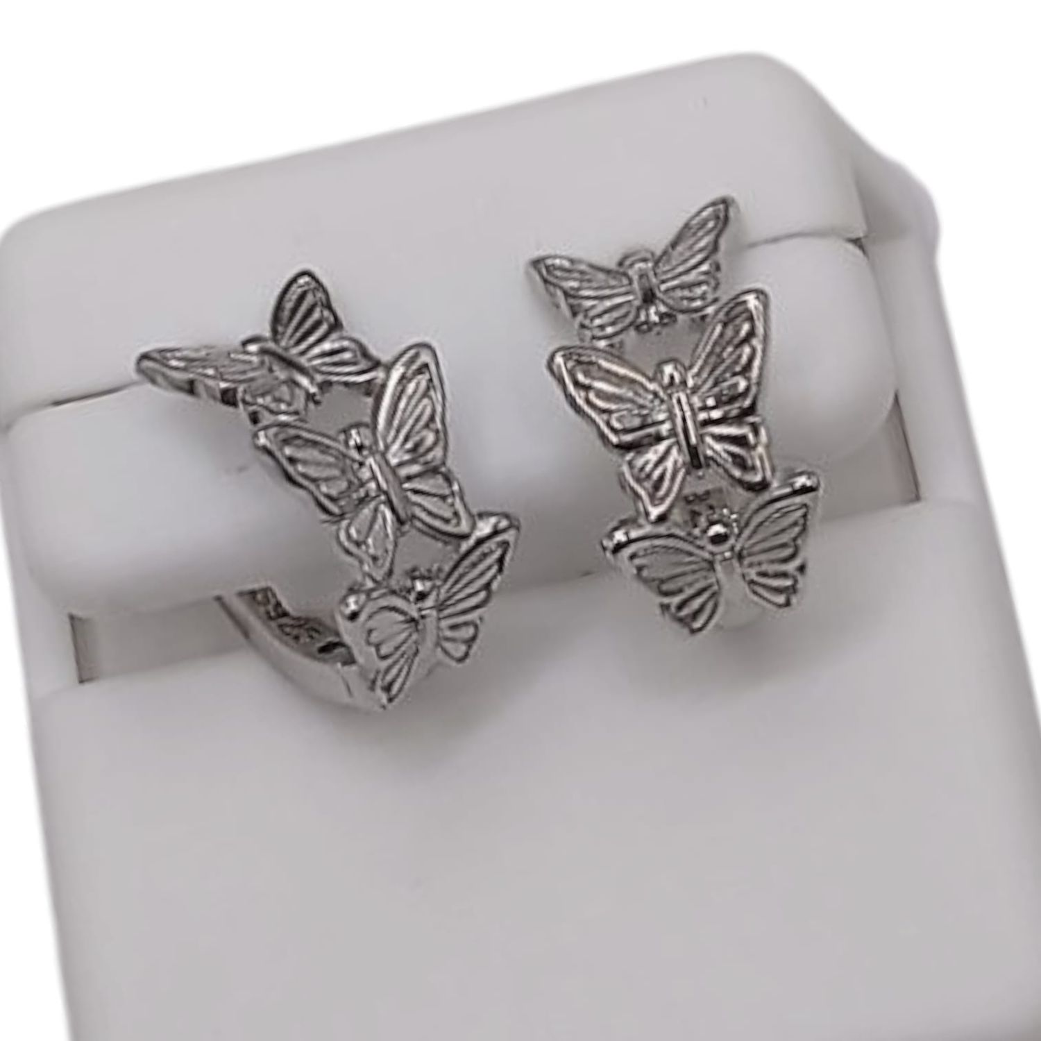 ARETES HUGGUI MARIPOSAS ELEGANTES, PLATA .925