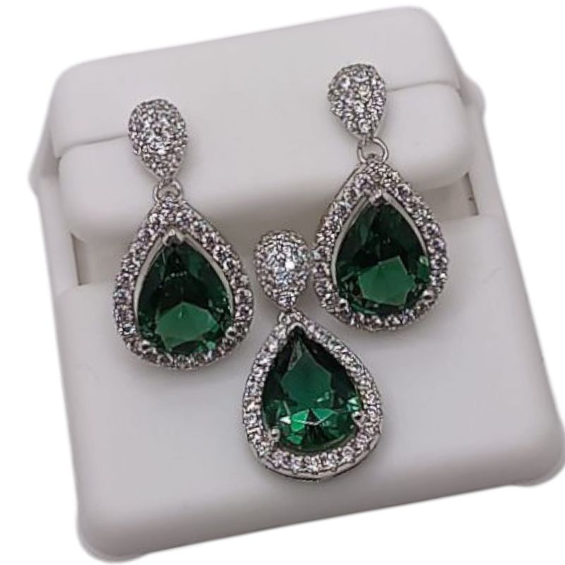JUEGO DE ARETE Y DIJE CZ VERDE, BROCHE MARIPOSA, PLATA .925