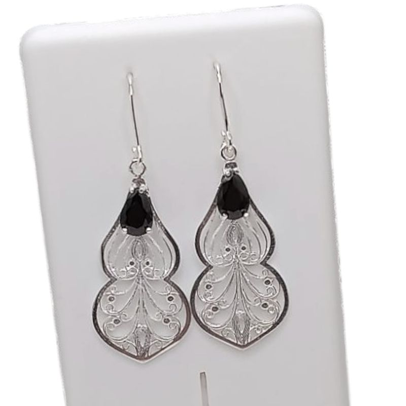 ARETE LARGO CON CZ NEGRA 5 CM PLATA .925