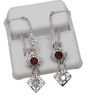 ARETE LARGO ROMBOS CZ ROJA Y BCA  4 CM PLATA .925