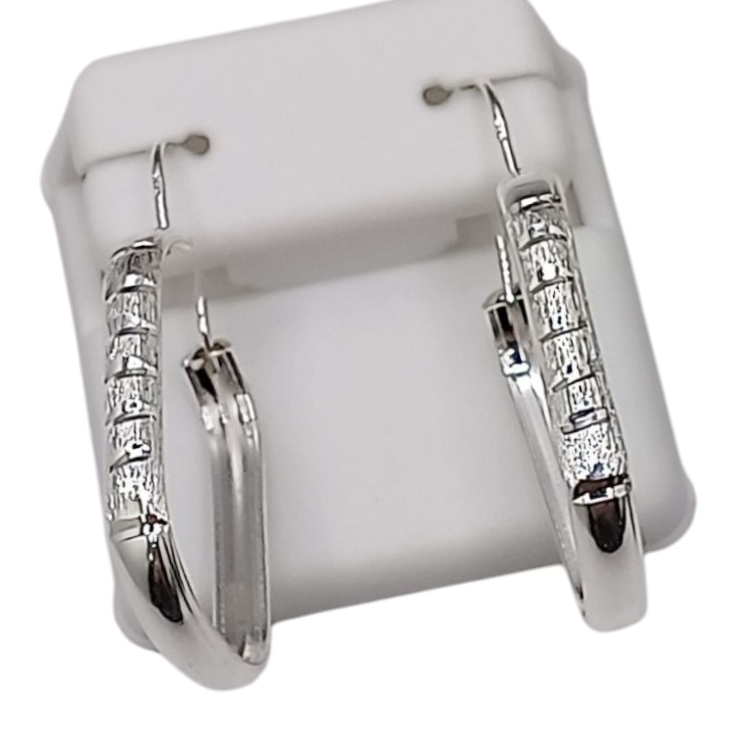 ARRACADA RECTANGULAR DIAMANTADA 4  CM PLATA .925