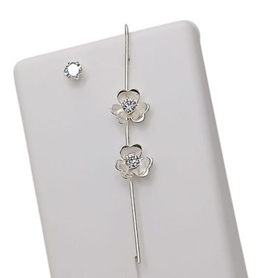 Arete Transversal y broquel con circonias biselado, 7cm. de largo. PLATA .925