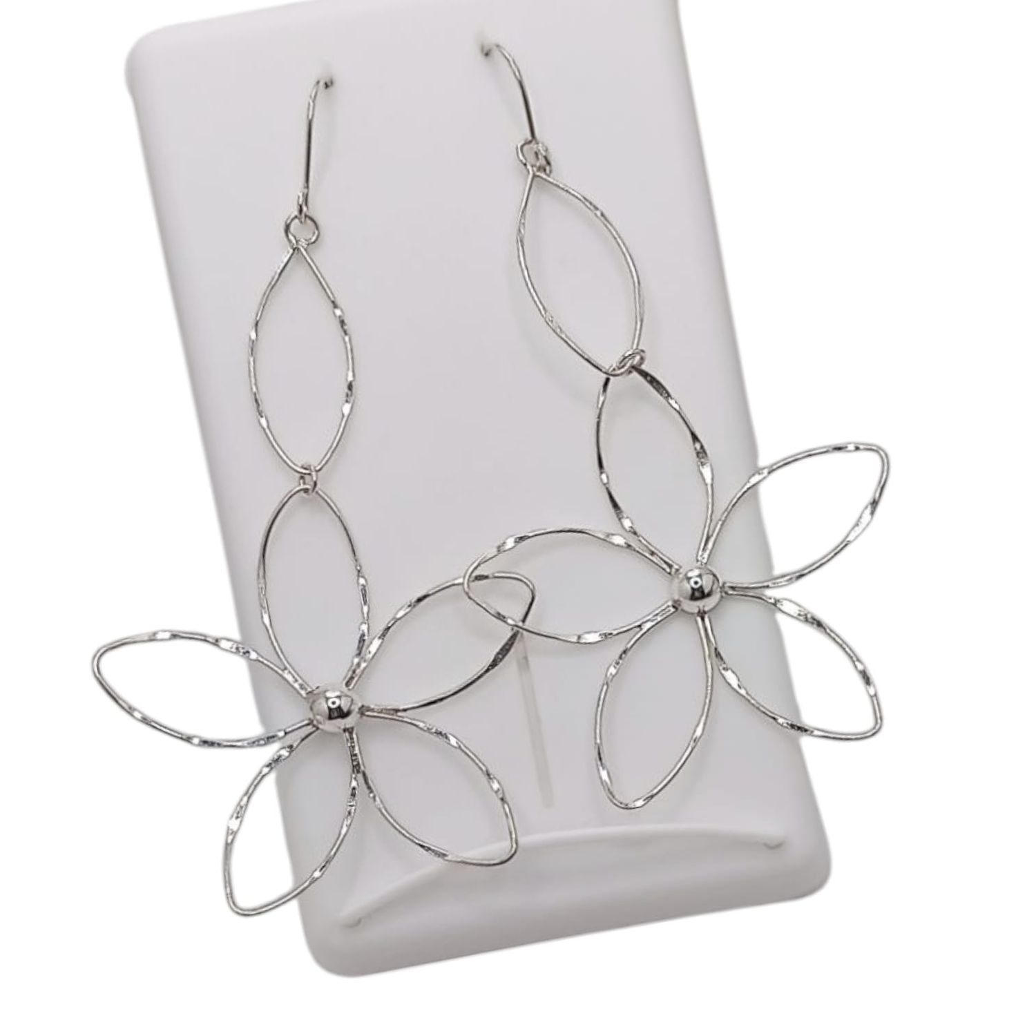 ARETE FLOR FACETADA 7 CM  LARGO, PLATA .925