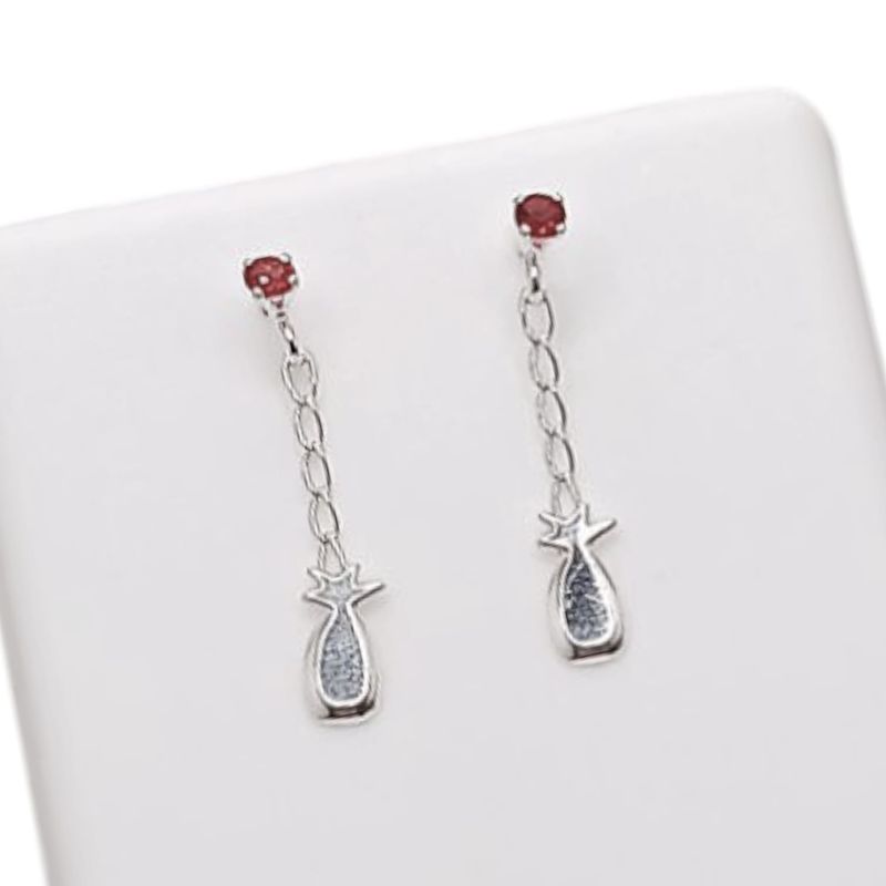 Broquel cz roja colgante Piña. PLATA .925
