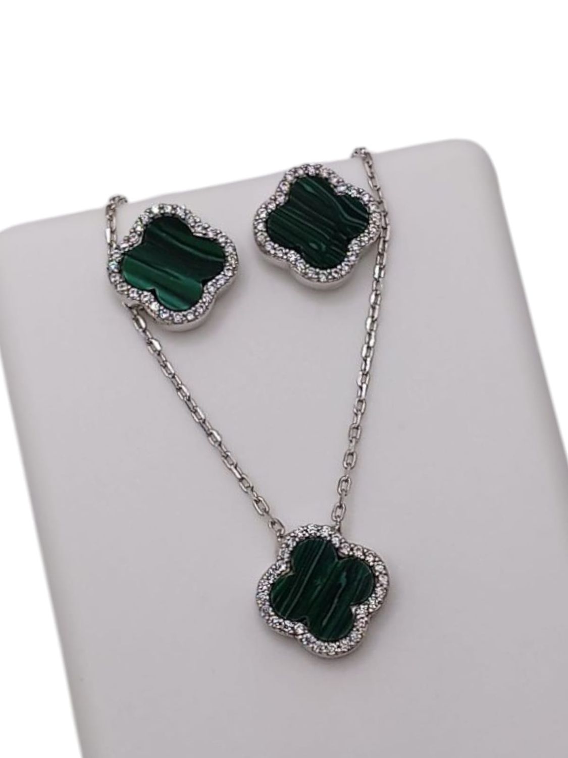SET GARGANTILLA 16&quot; A 18&quot; AJUSTABLE, CON ARETES BROCHE MARIPOSA