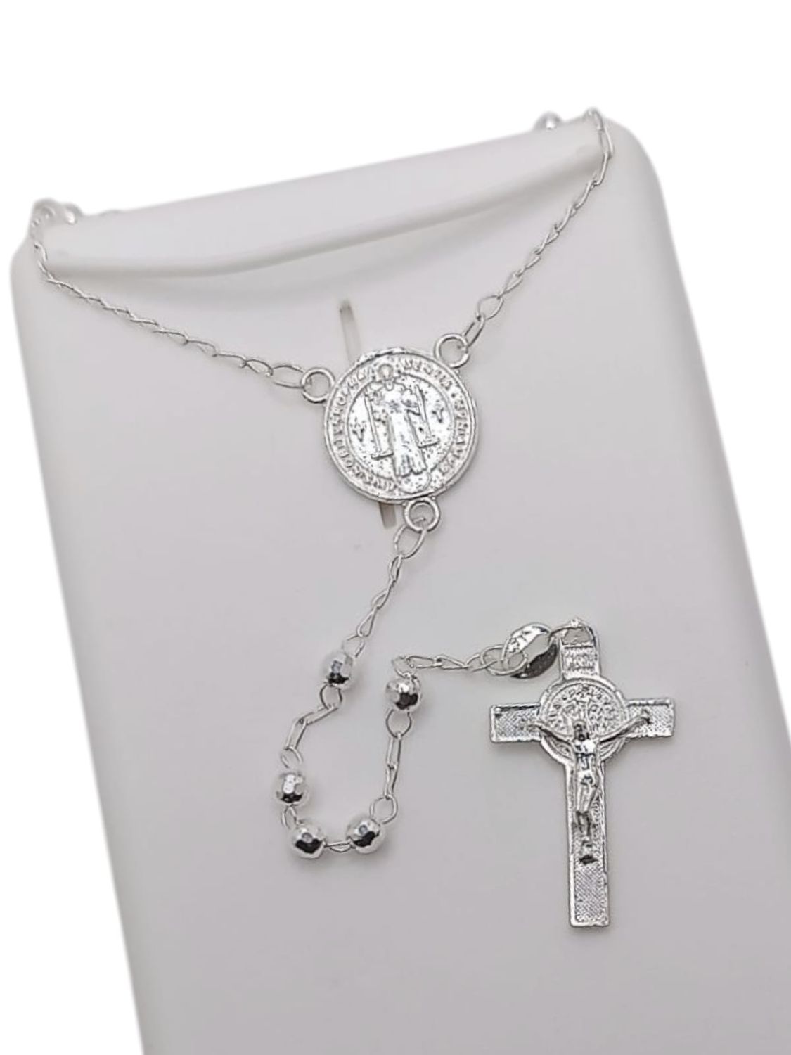 ROSARIO SAN BENITO CON CRISTO BOLA FACETADA 3 MM 20&quot; PLATA .925