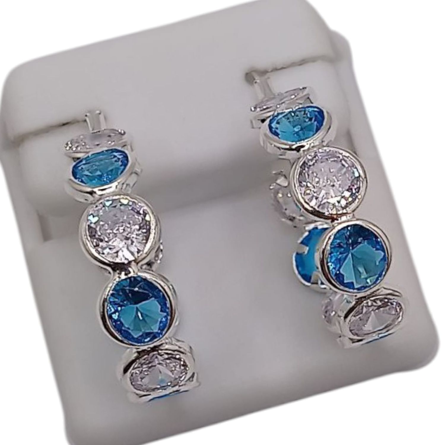 ARRACADA SEMAFORO 2.5 CM CZ BLANCA Y AZUL, PLATA .925