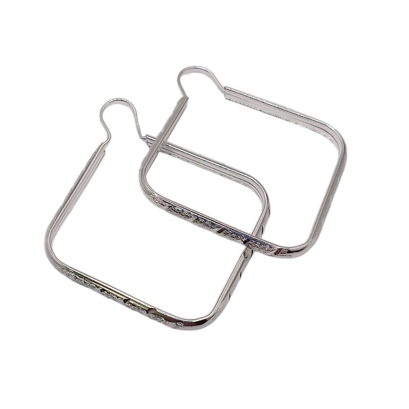 ARRACADA ROMBO DIAMANTADA 4 CM, 4MM ANCHO, PLATA .925
