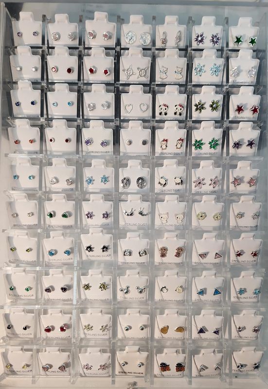 70 pares Broquel Plata .925 Incluye la charola acrílica.